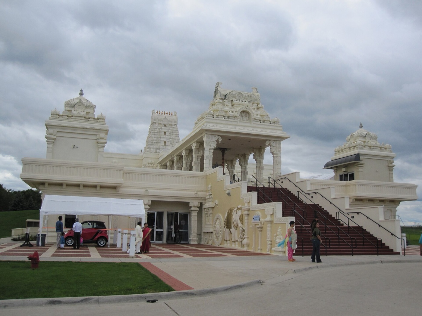 After the Aurora temple plot: what older immigrant communities can teach Indian Americans