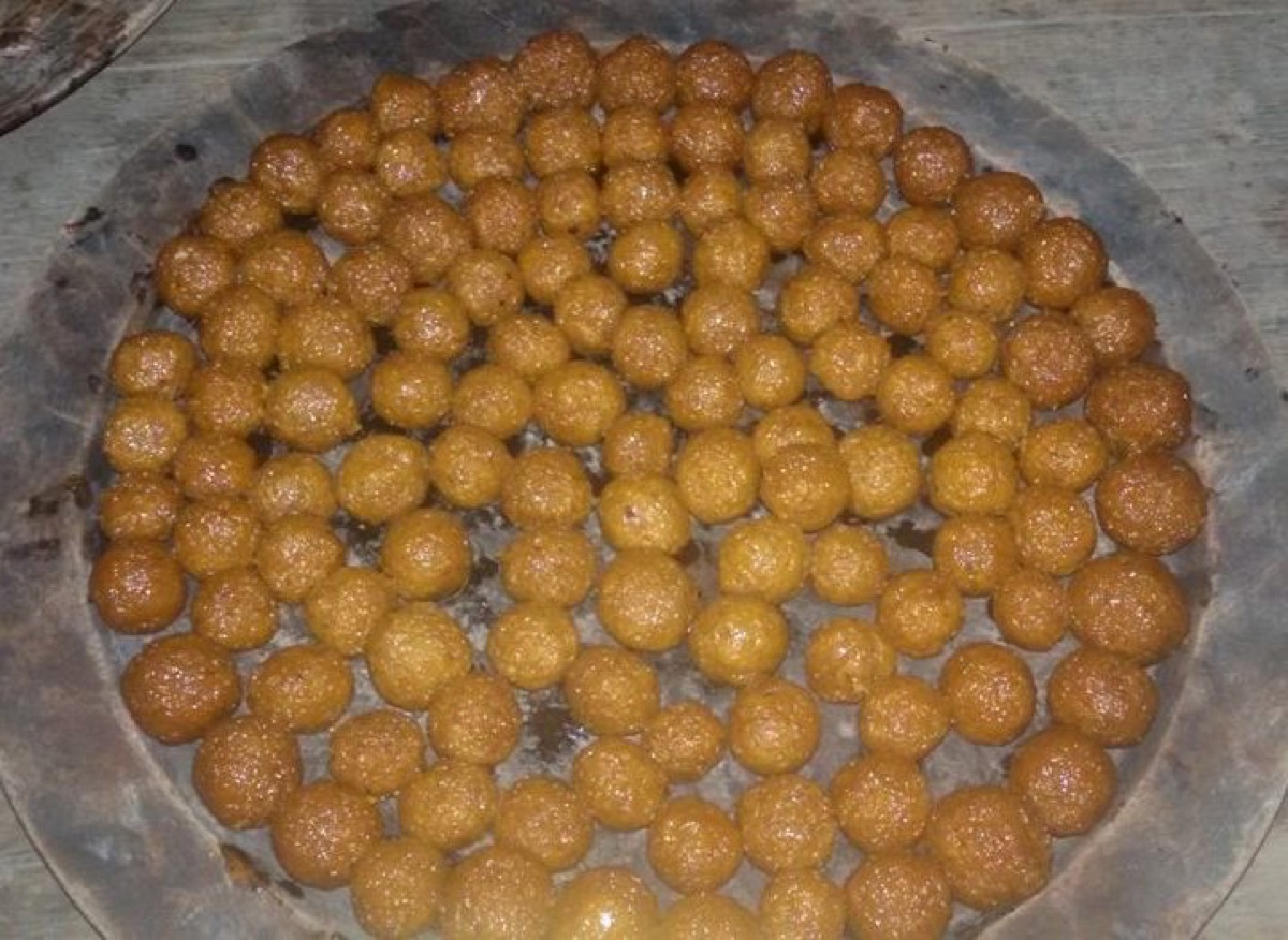 Coconut sweets, narkel naru, on a plate