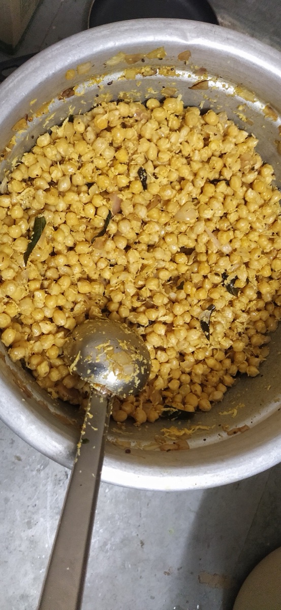 Sundal served with puffed rice