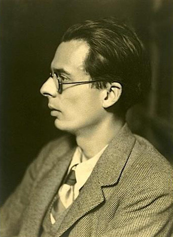 Portrait photograph of Aldous Huxley in 1925