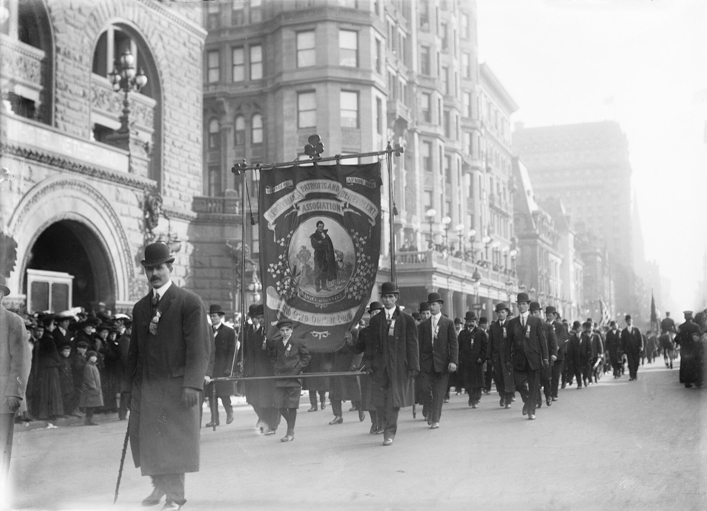 Marchers carrying an Irish association banner in New York's St. Patrick's Day parade on Fifth Avenue, 1909